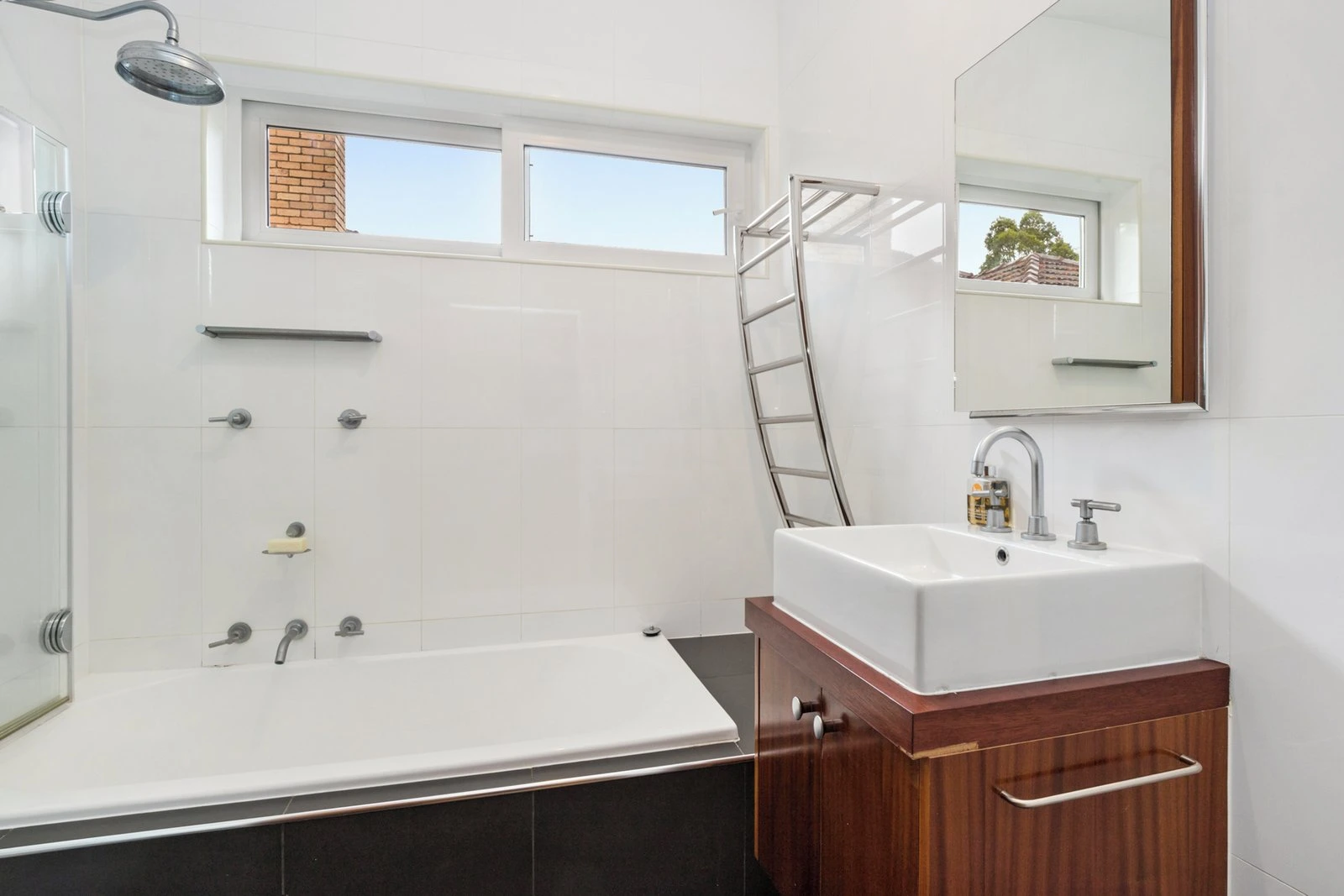 32 Bennett Parade, Kew East, 3102