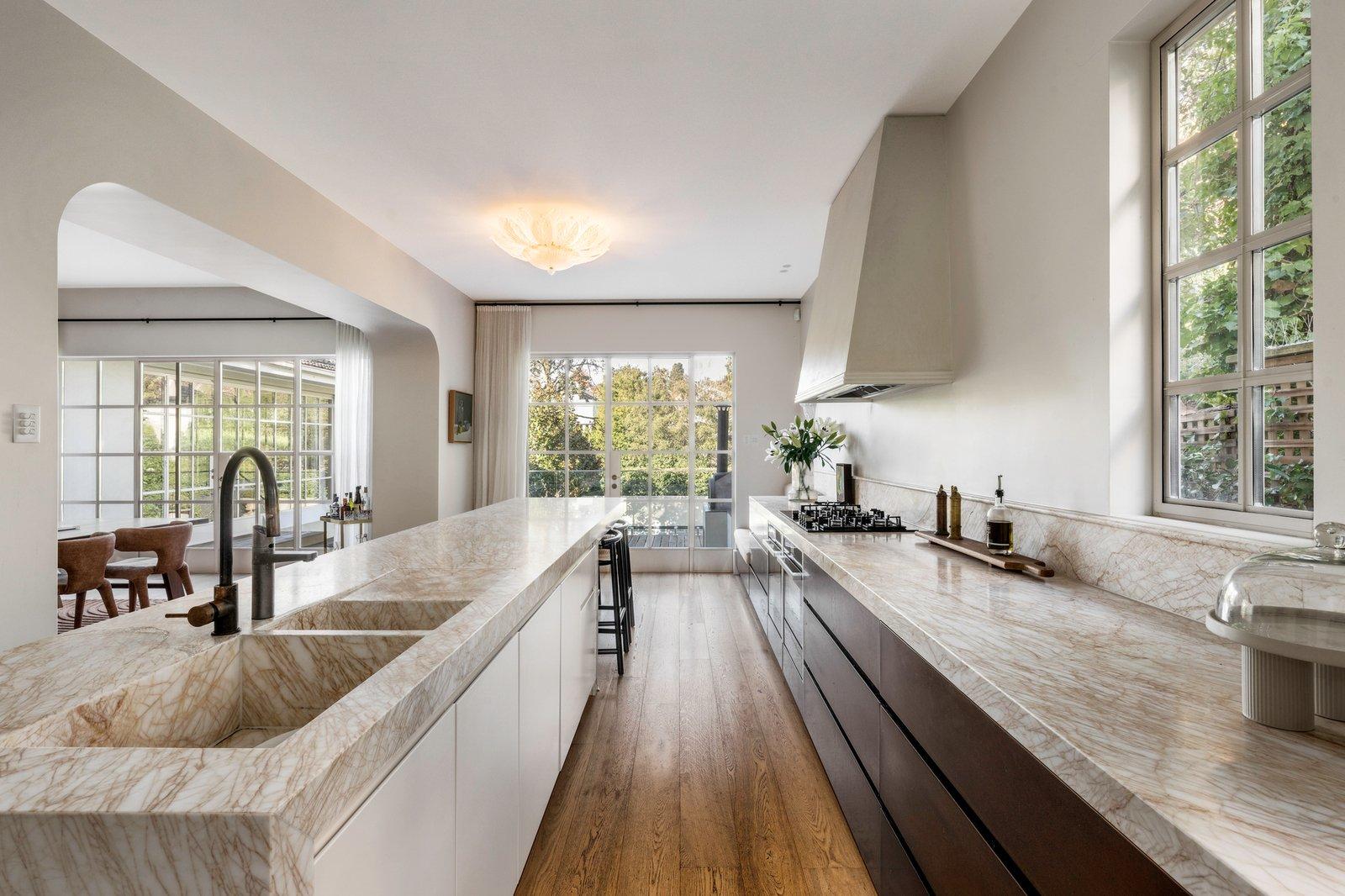 32 Linlithgow Road, Toorak, 3142