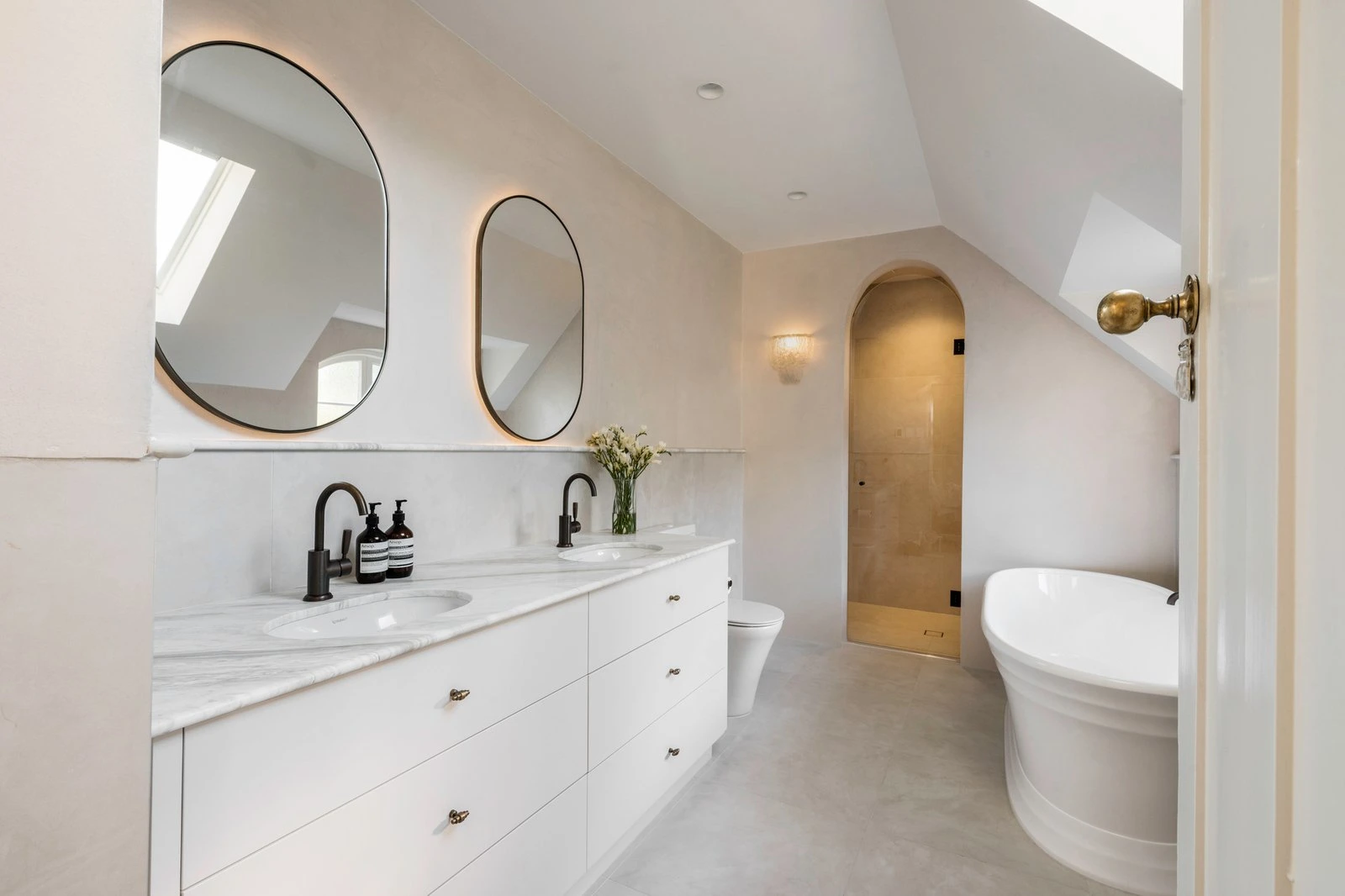 32 Linlithgow Road, Toorak, 3142