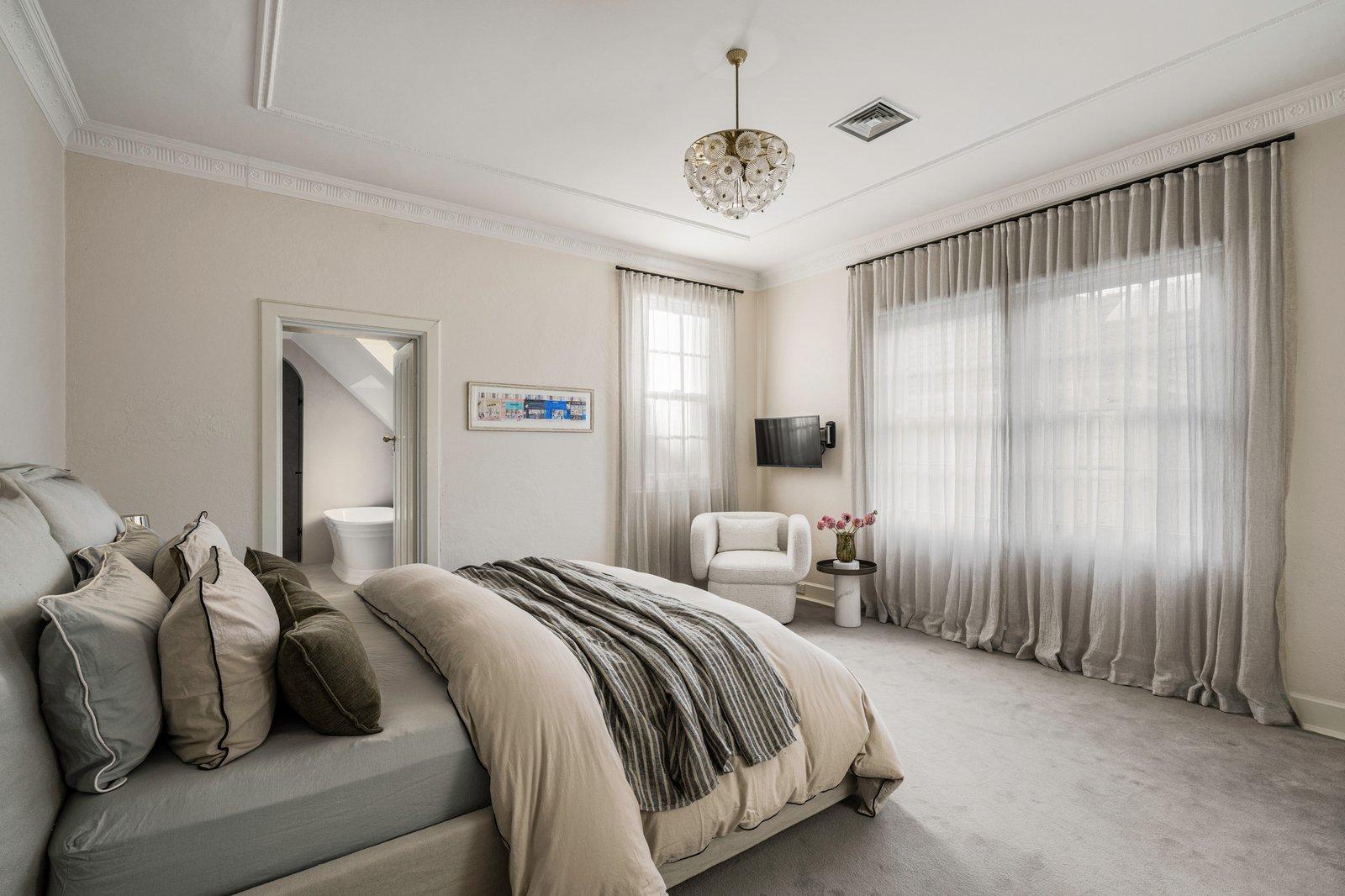 32 Linlithgow Road, Toorak, 3142