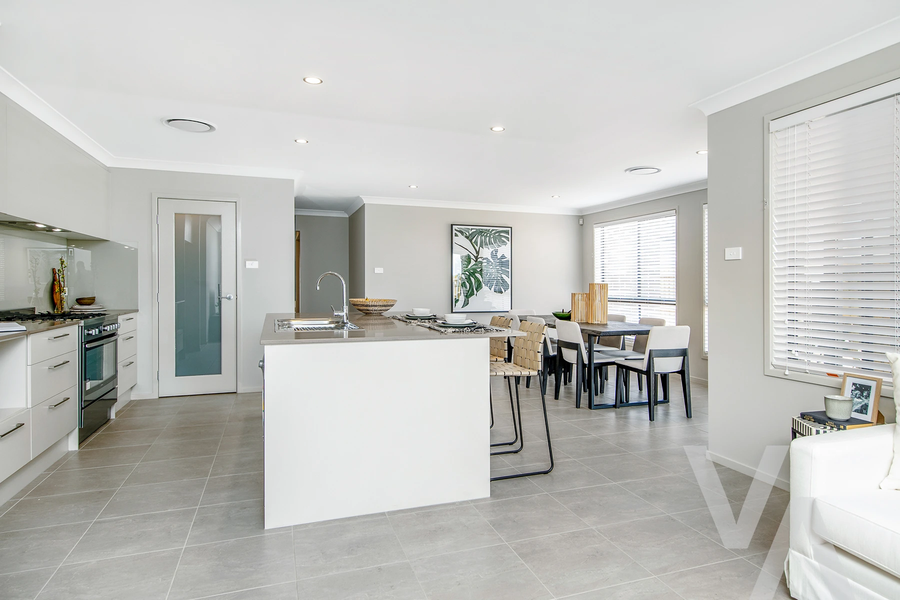 9 Greystones Drive Chisholm NSW