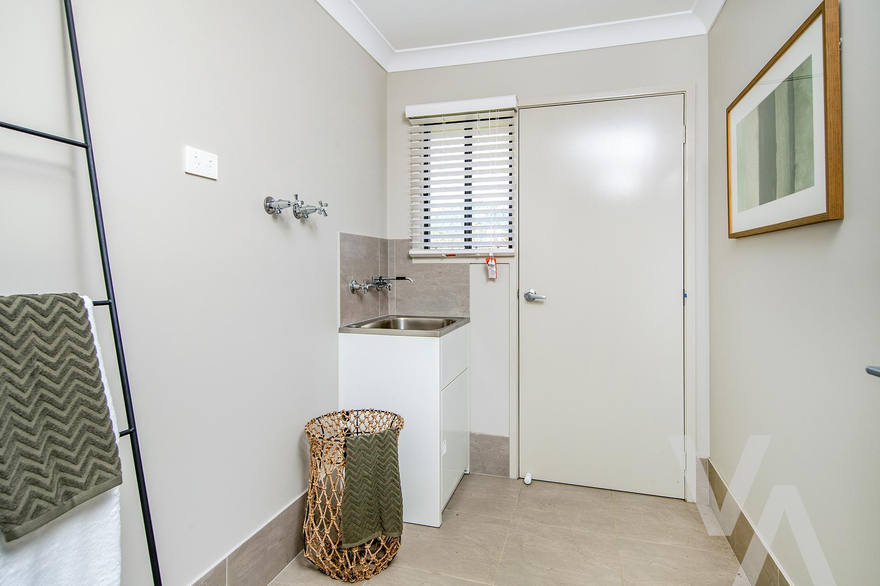 9 Greystones Drive Chisholm NSW