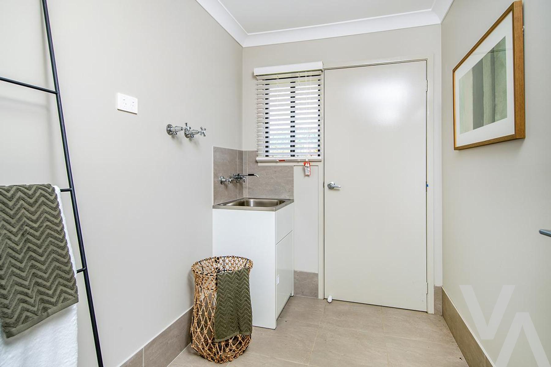 9 Greystones Drive Chisholm NSW