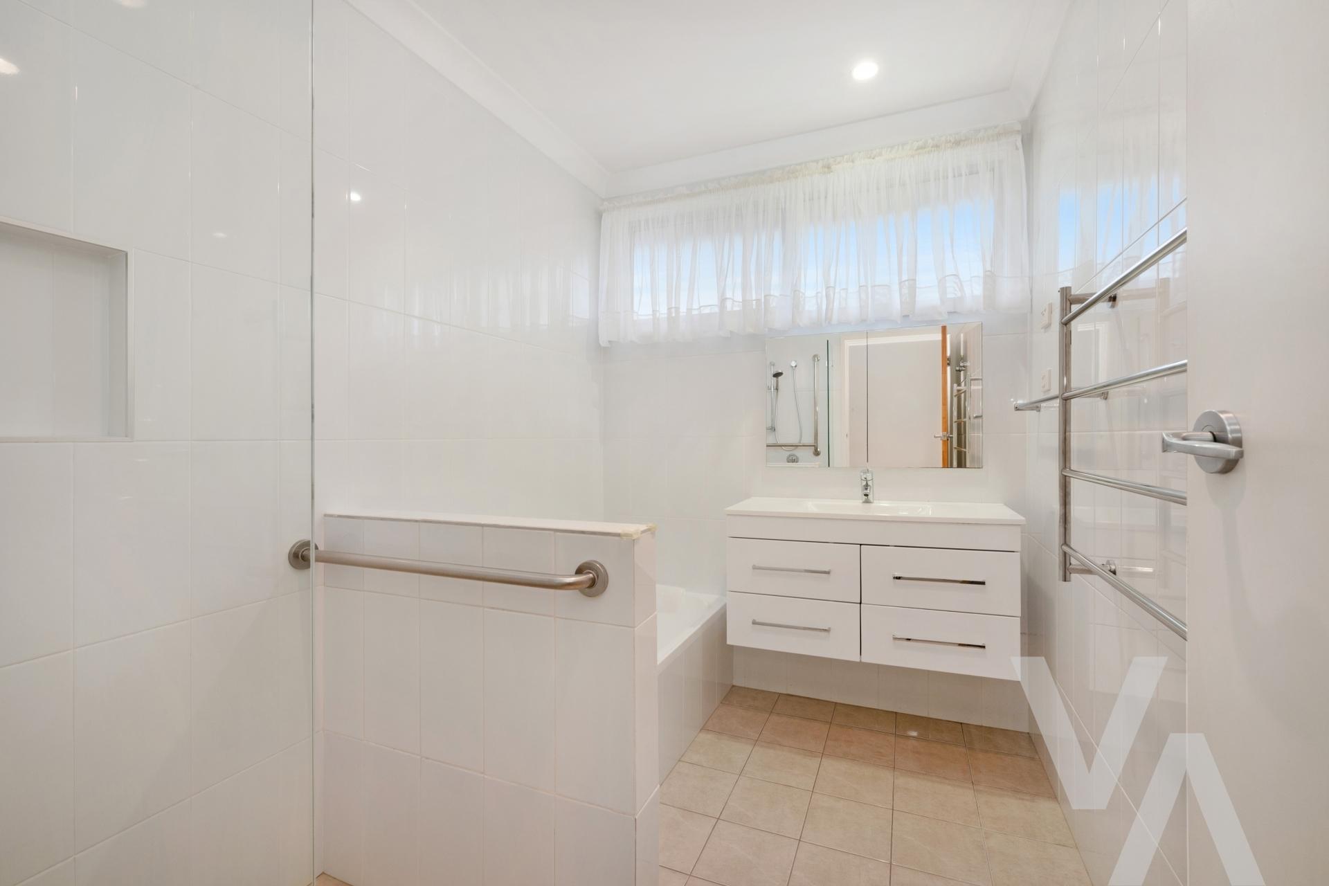 19 Croudace Road Tingira Heights NSW