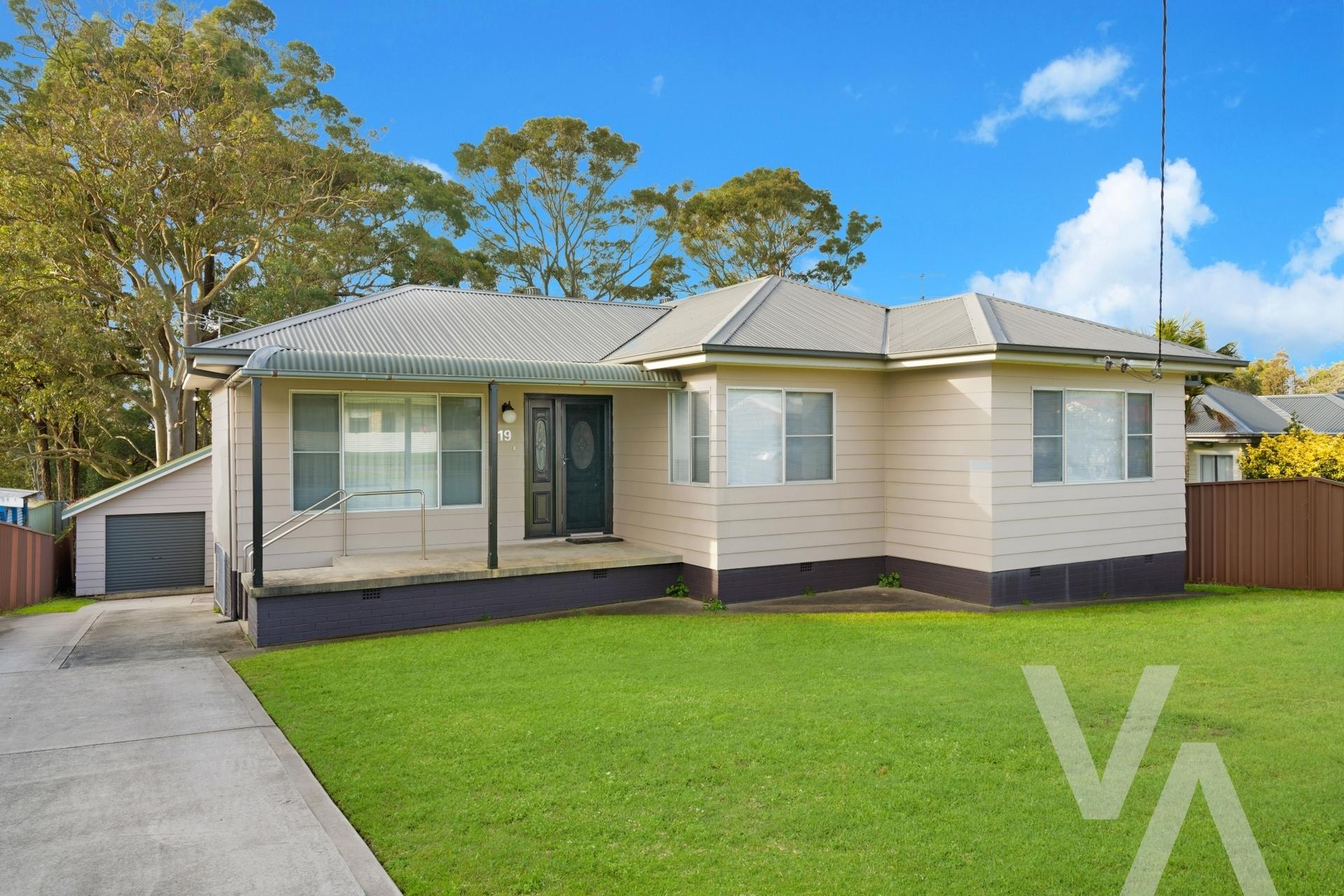 19 Croudace Road Tingira Heights NSW