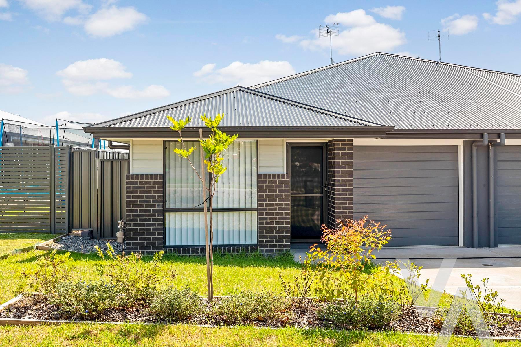 15b Karoburra Avenue Fletcher NSW
