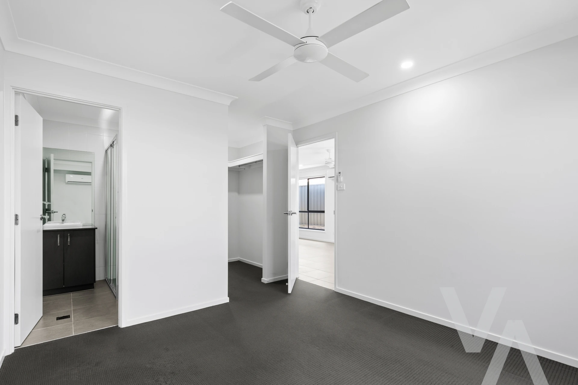 15b Karoburra Avenue Fletcher NSW