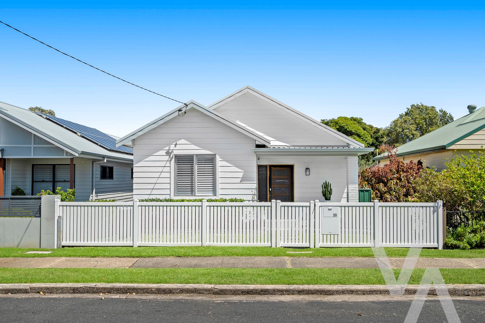 39 Roxburgh  Street Stockton NSW