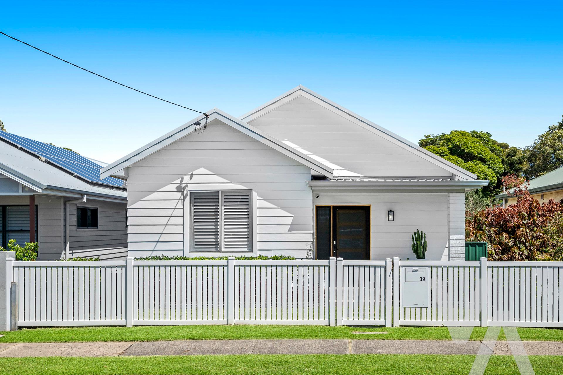 39 Roxburgh  Street Stockton NSW