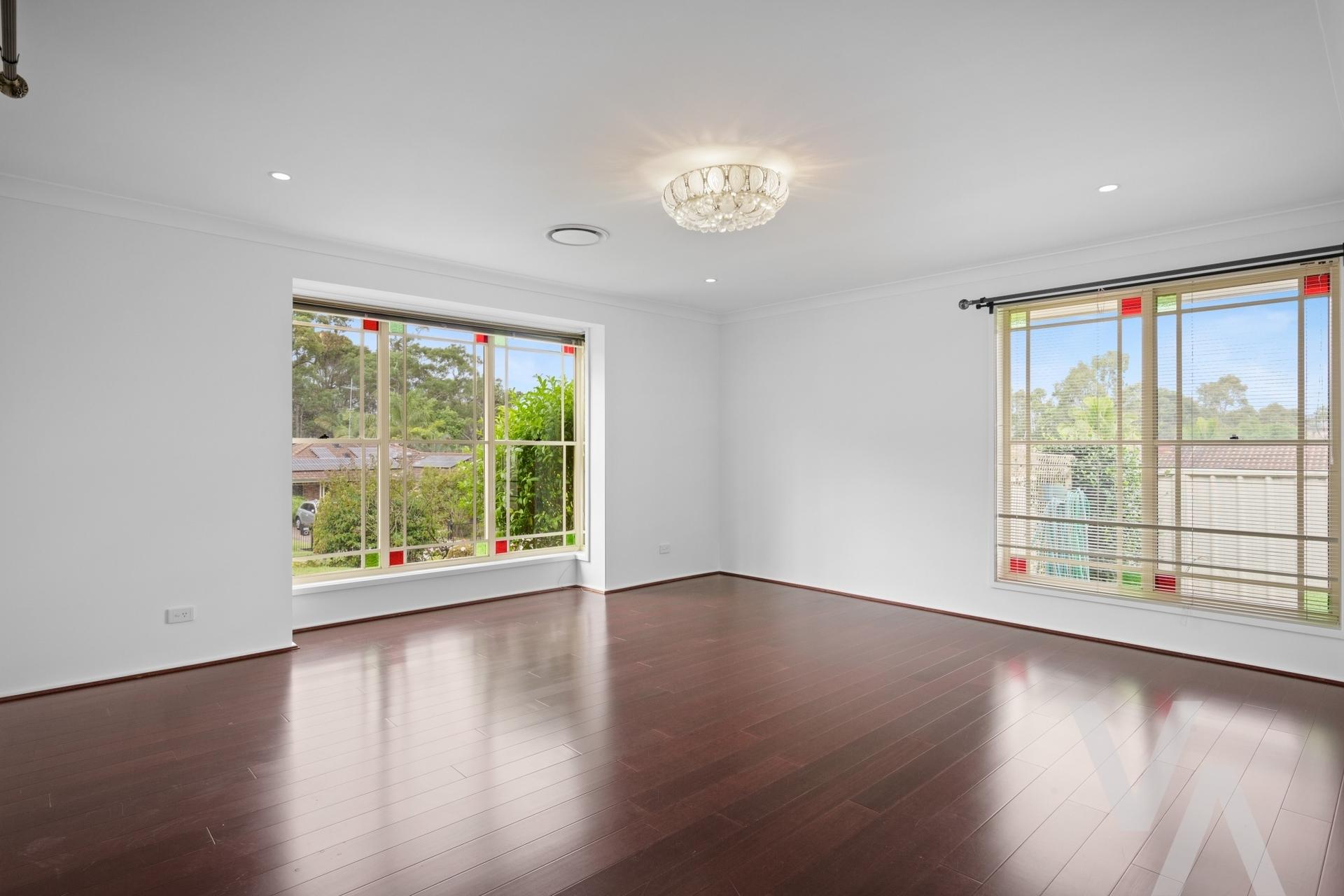 15 Whitehaven  Drive Lakelands NSW