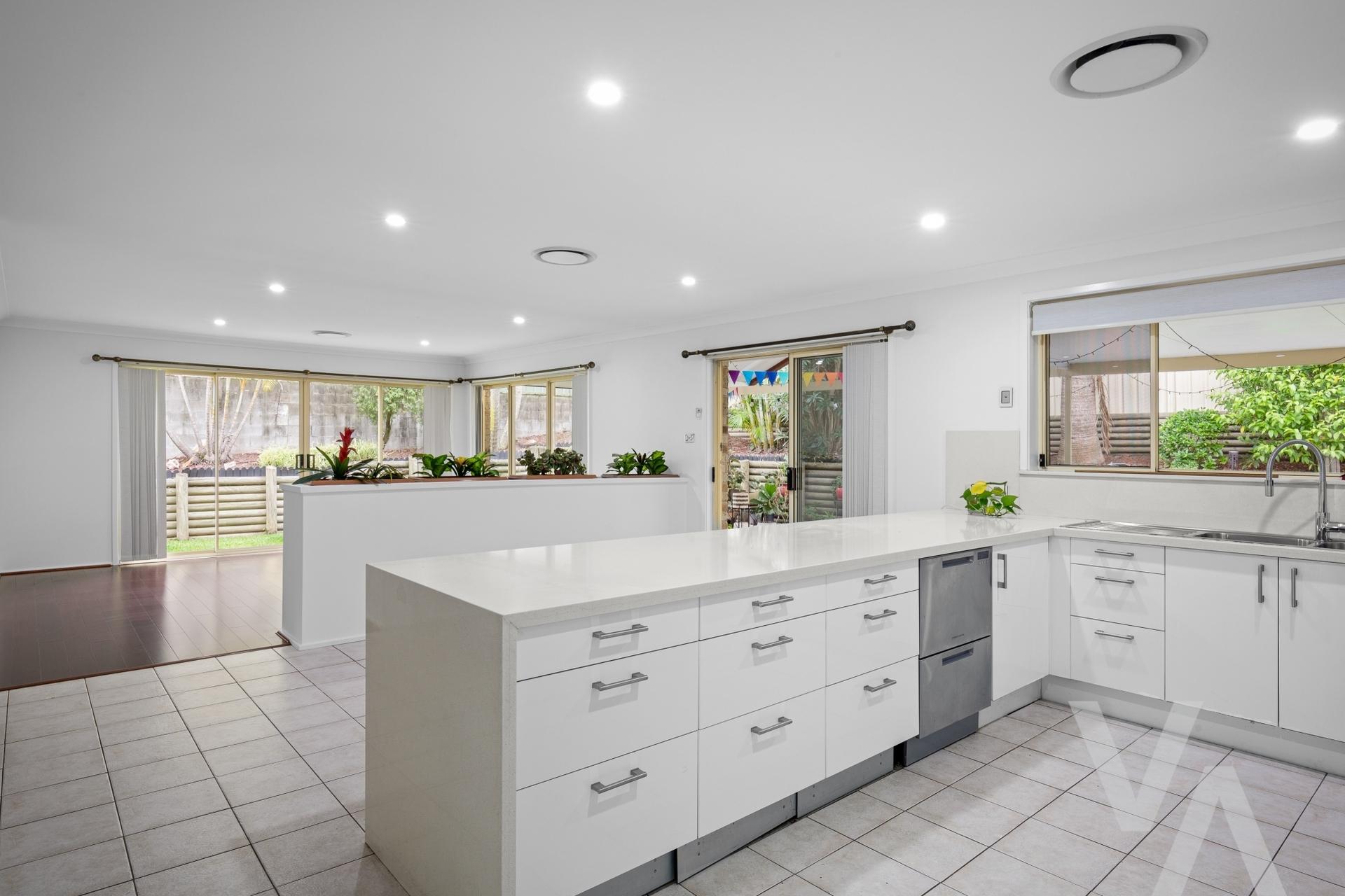 15 Whitehaven  Drive Lakelands NSW