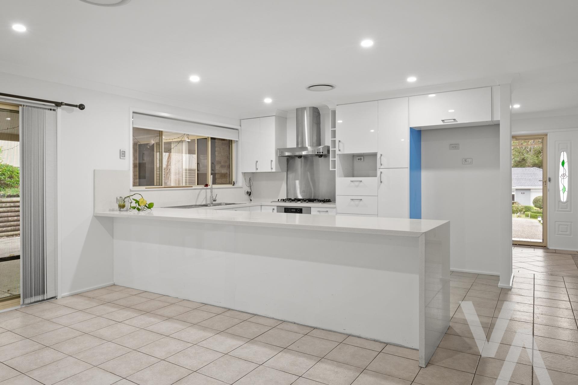 15 Whitehaven  Drive Lakelands NSW