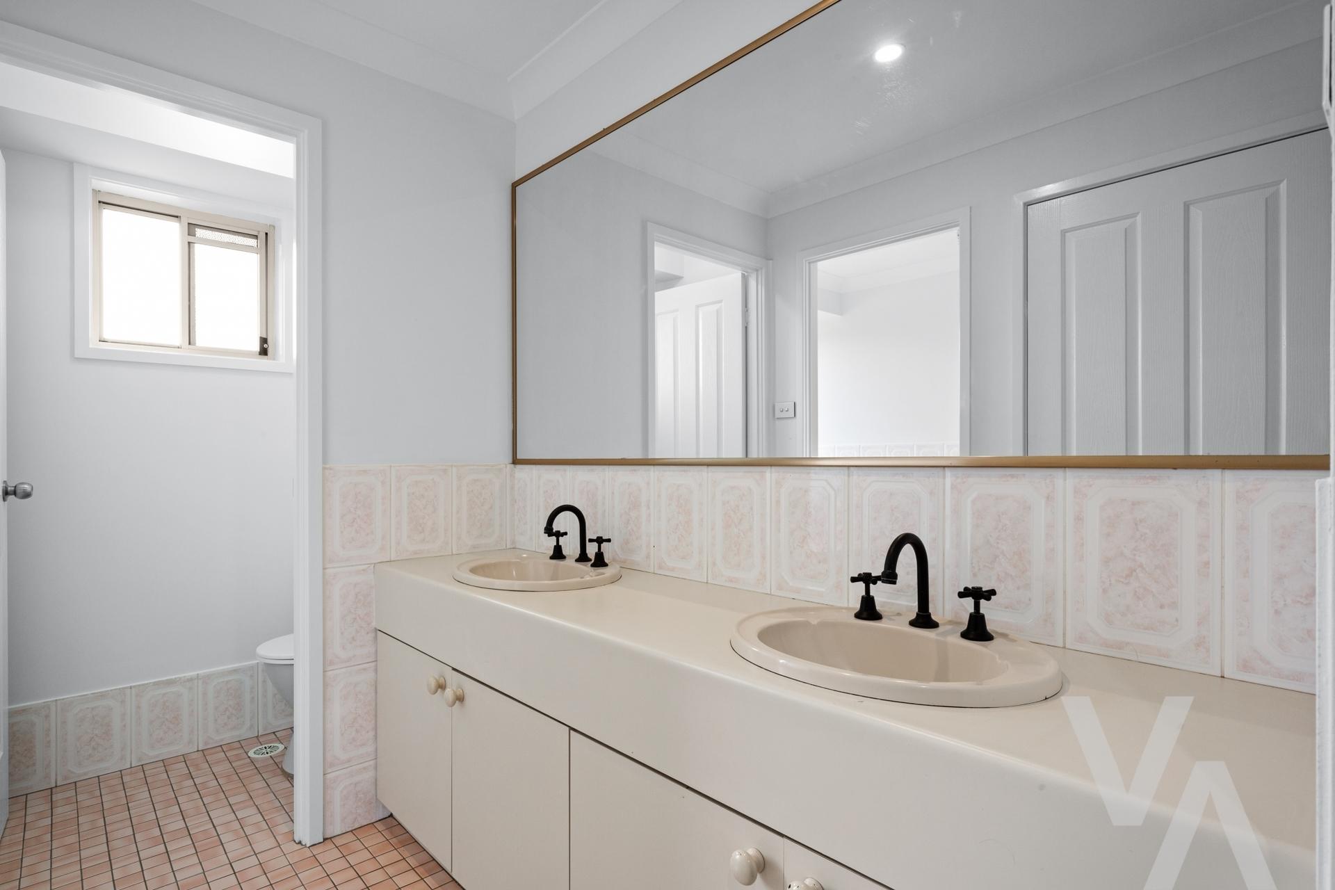 15 Whitehaven  Drive Lakelands NSW