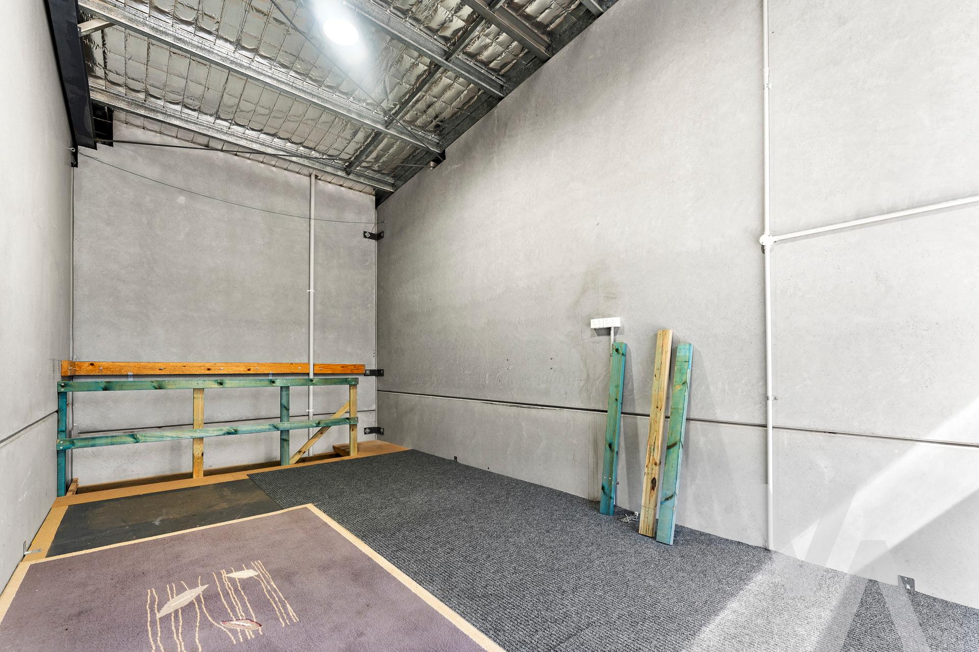 61/8 Murray Dwyer  Circuit Mayfield West NSW