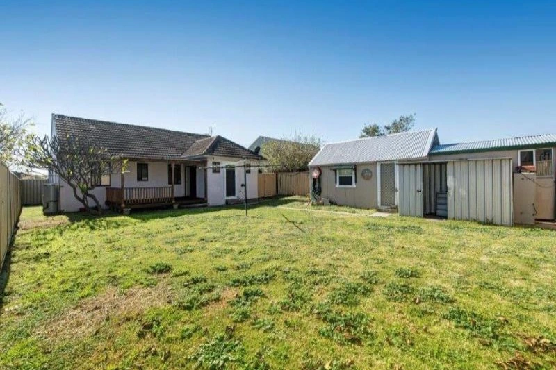 3 Booth Street STOCKTON NSW