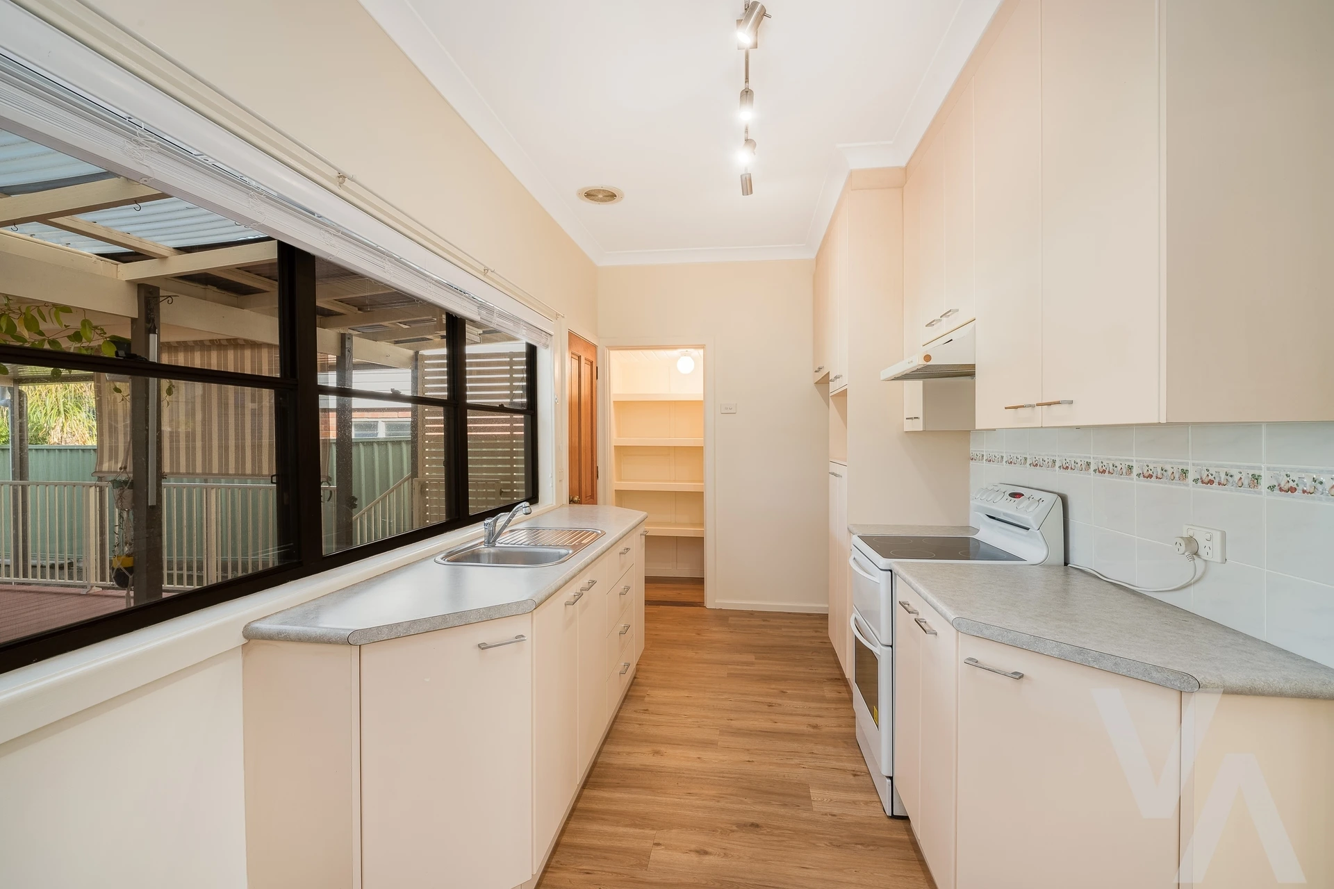 10 Jean Street Belmont NSW