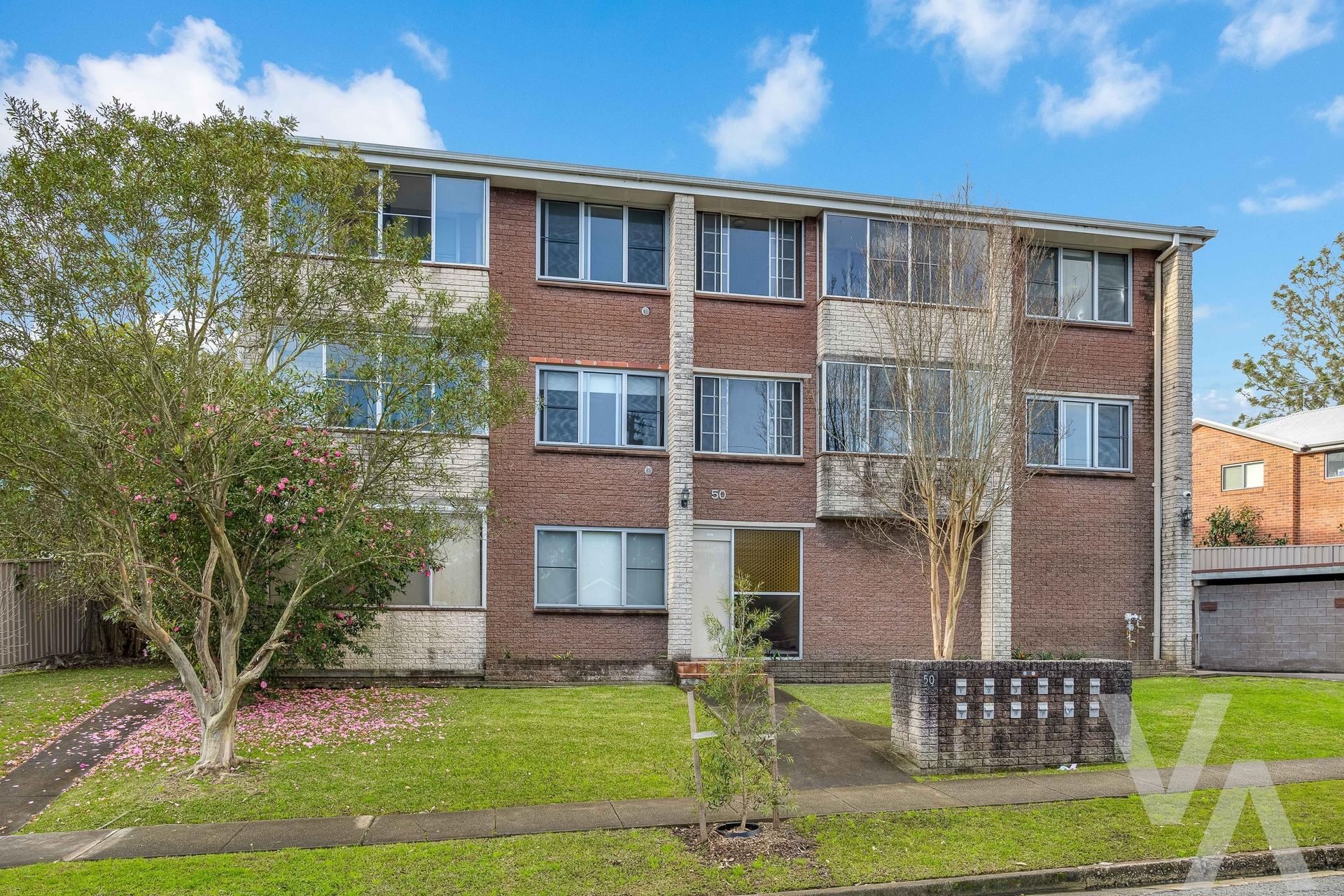 2/50 Robert  Street Jesmond NSW