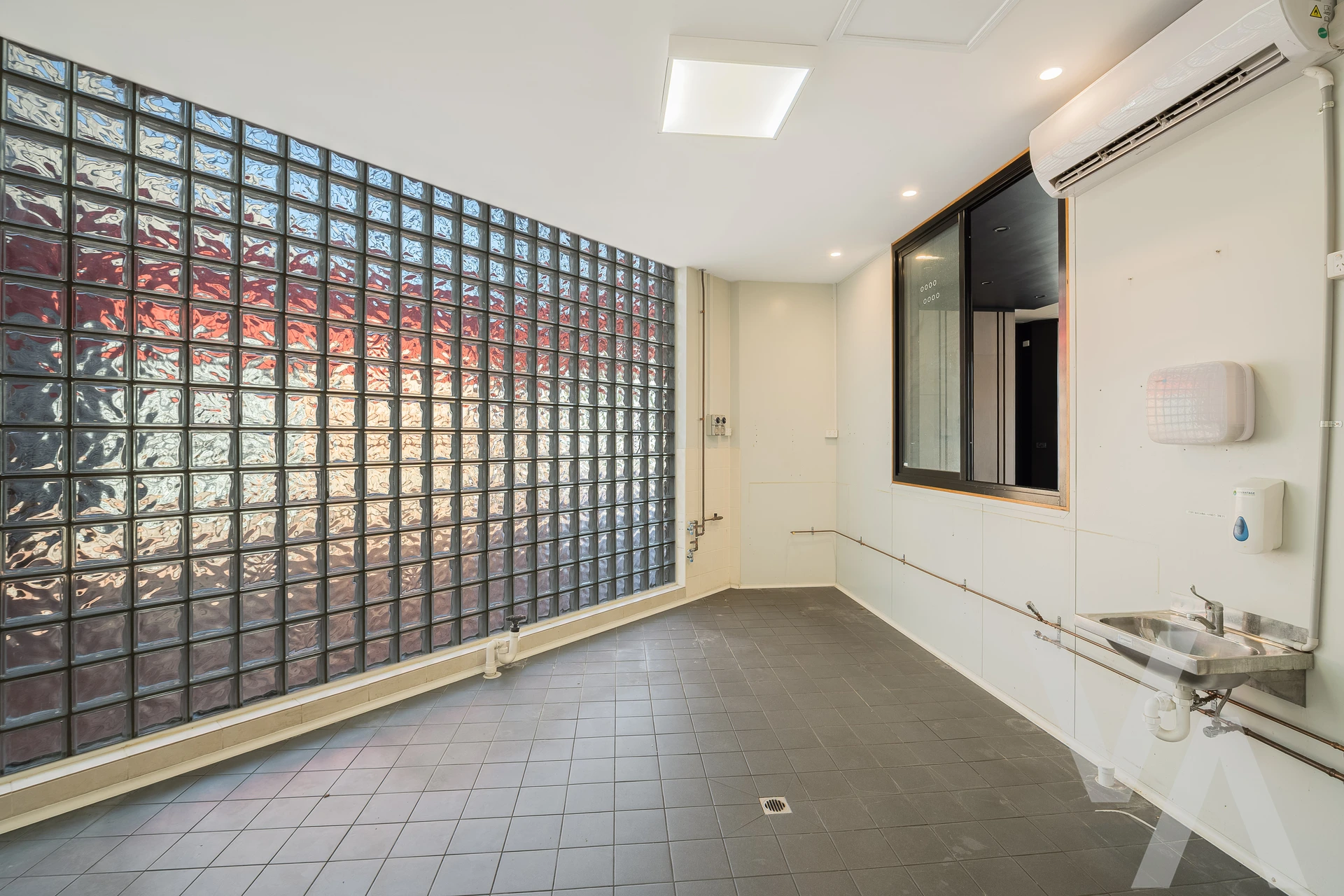 8/1a Ken Tubman Drive Maitland NSW