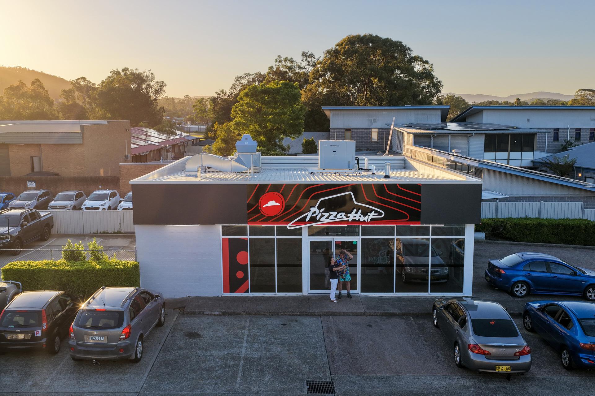 Pizza Hut, 4/2 James  Street Toronto NSW