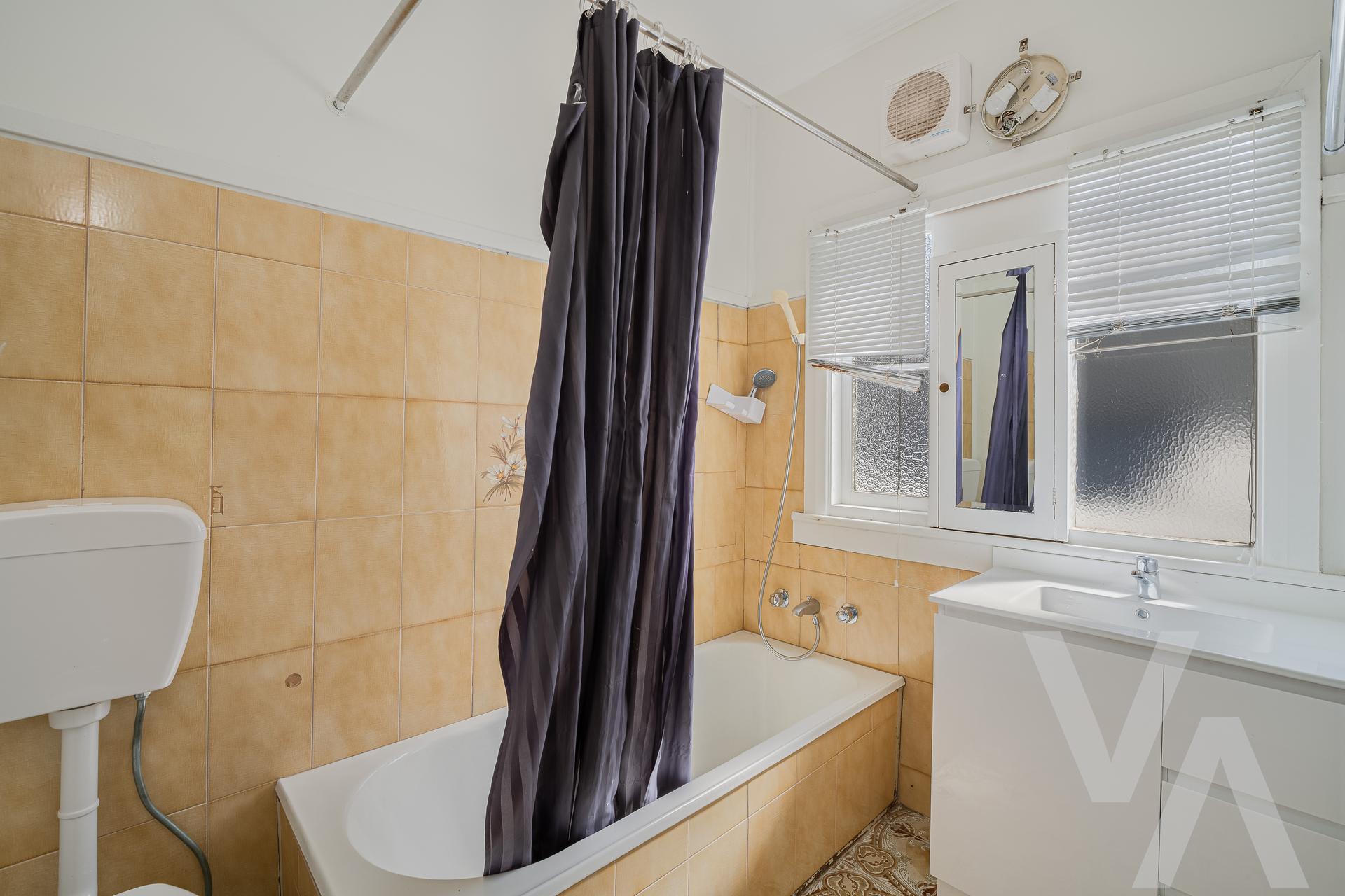 2/340 Brunker  Road Adamstown NSW