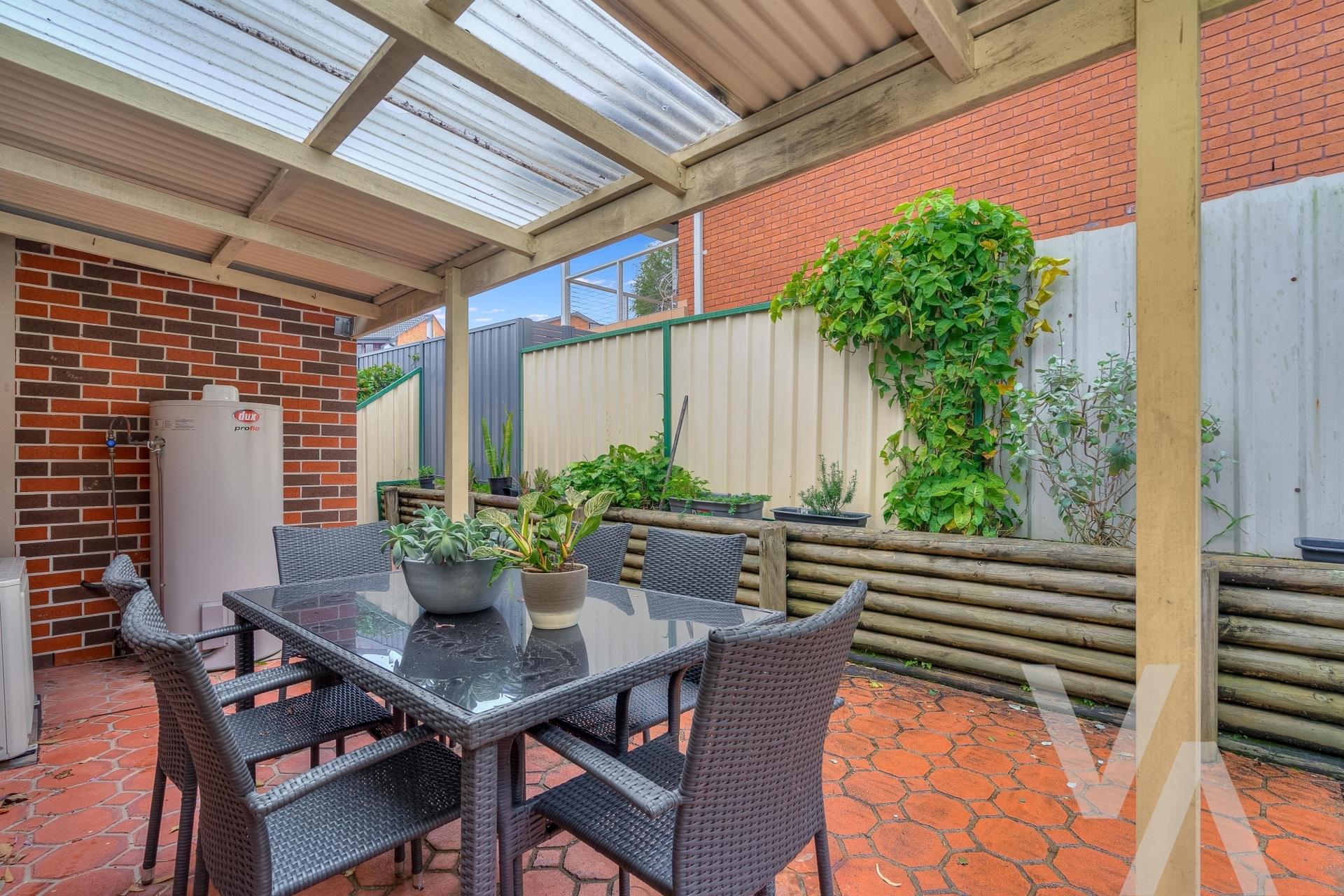 1/2 Guyra Close Belmont North NSW