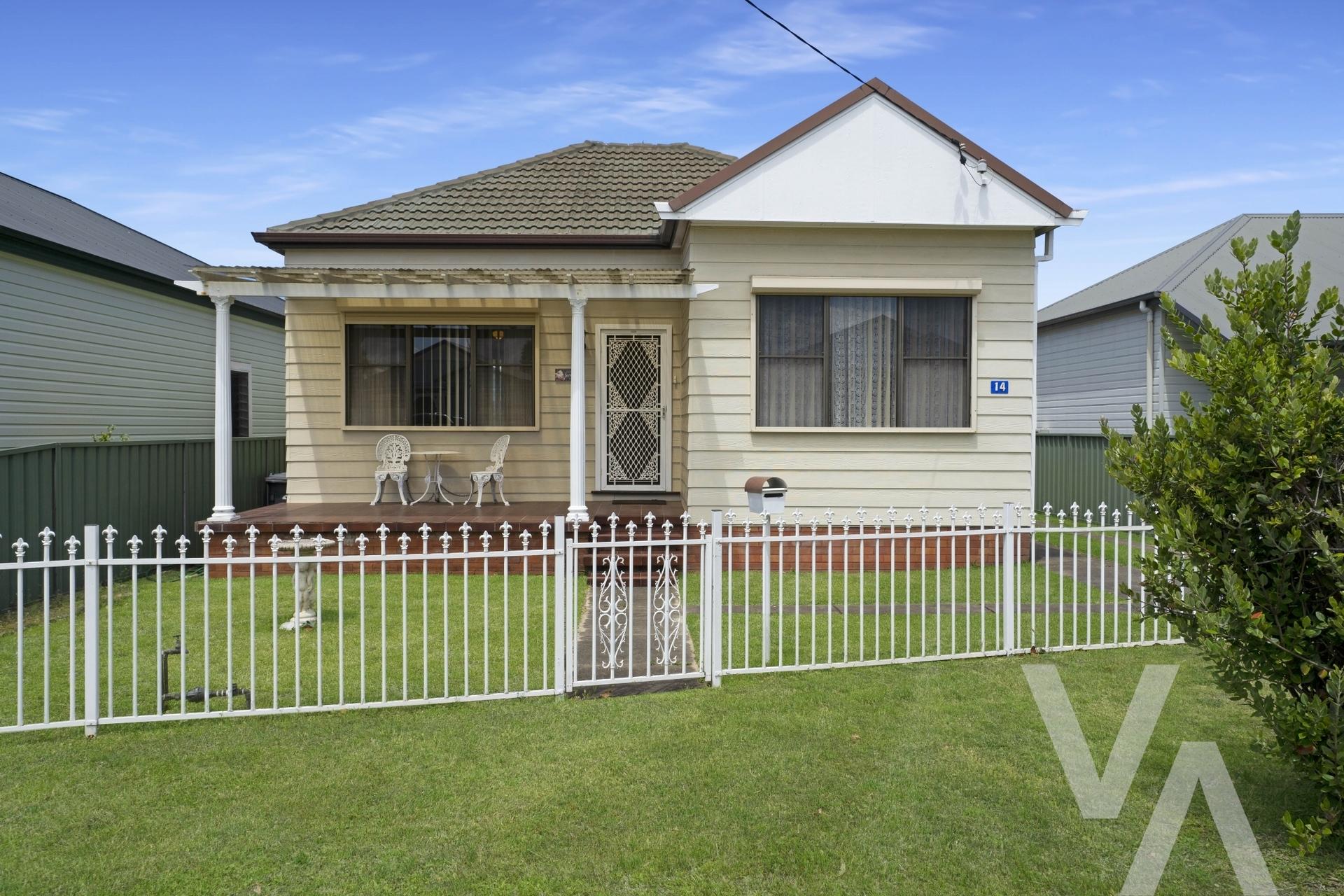 14 Roxburgh  Street Stockton NSW