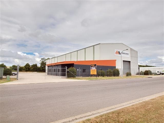 5 Kennington Drive TOMAGO NSW