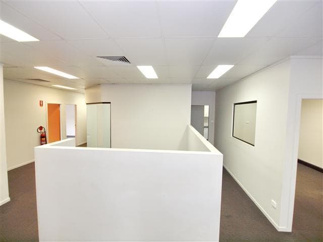 5 Kennington Drive TOMAGO NSW