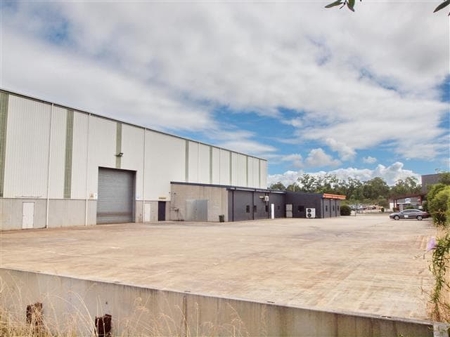 5 Kennington Drive TOMAGO NSW