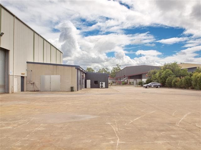 5 Kennington Drive TOMAGO NSW