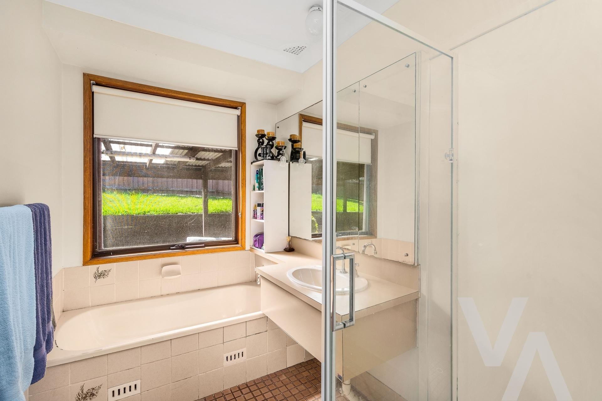 2 Cobb  Close Maryland NSW