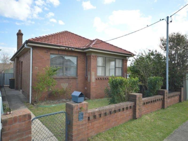 27 Roxburgh Street STOCKTON NSW