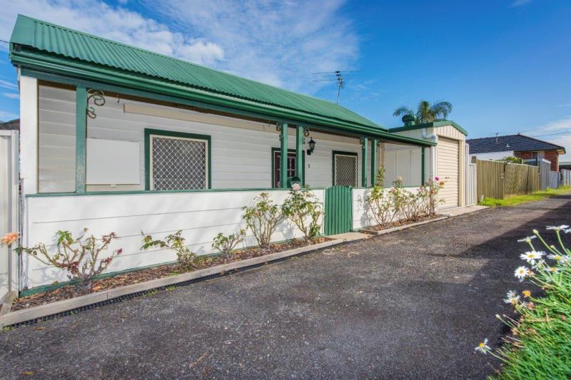 1 Little Maitland Street STOCKTON NSW