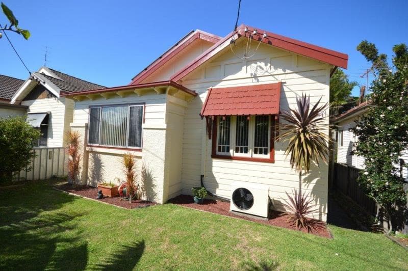64 Roxburgh Street STOCKTON NSW