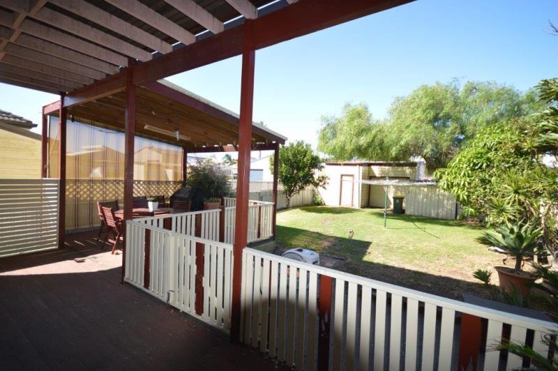 64 Roxburgh Street STOCKTON NSW