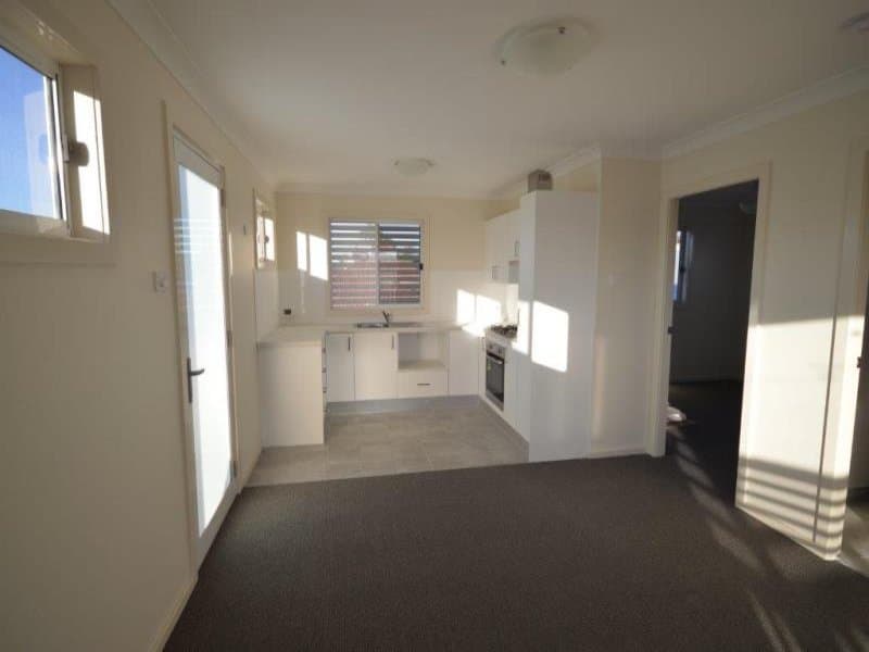 27A Roxburgh Street STOCKTON NSW