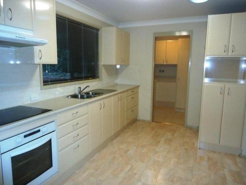 4 Taranaki Place MACQUARIE HILLS NSW