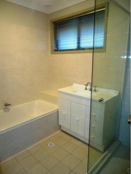 4 Taranaki Place MACQUARIE HILLS NSW