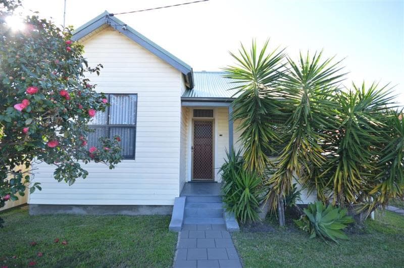 11 Grove Street WARATAH NSW