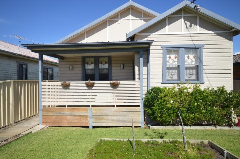 84 Roxburgh Street STOCKTON NSW
