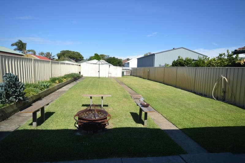 84 Roxburgh Street STOCKTON NSW