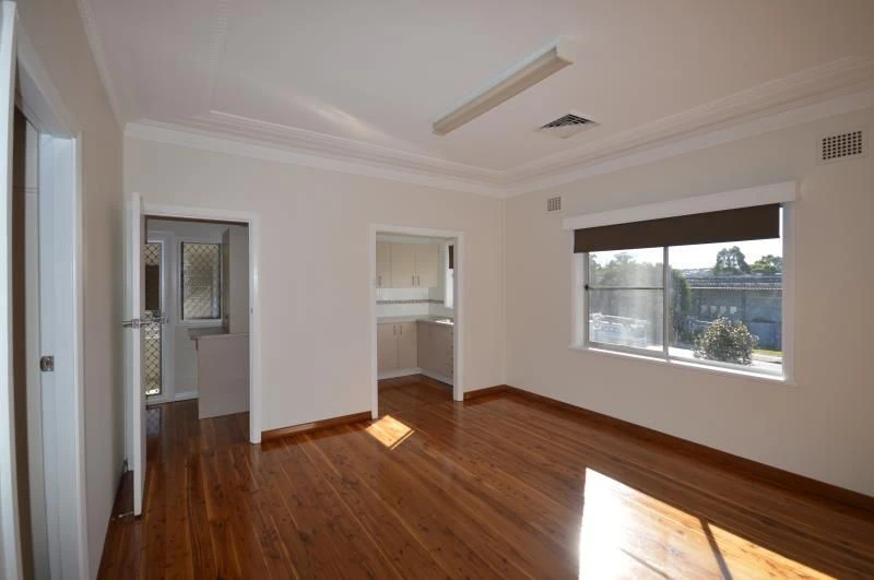 4 Munibung Road CARDIFF NSW