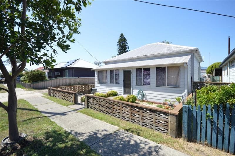 9 Chester Street Stockton NSW