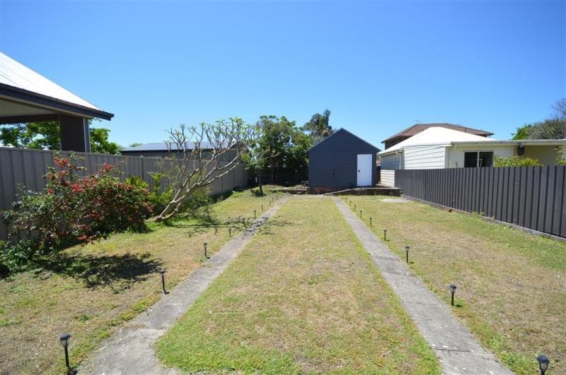 18 Maitland Street STOCKTON NSW
