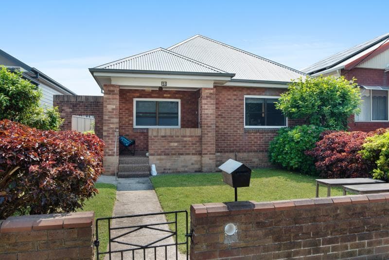 18 Maitland Street STOCKTON NSW