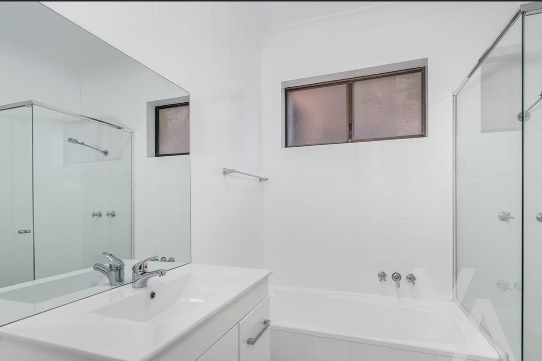4/10 Kitchener Parade The Hill NSW