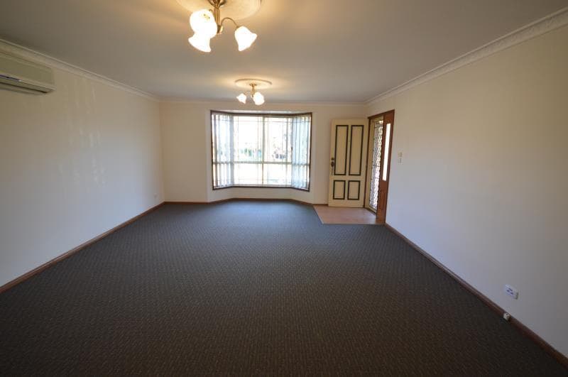 1/2 Guyra Close BELMONT NORTH NSW