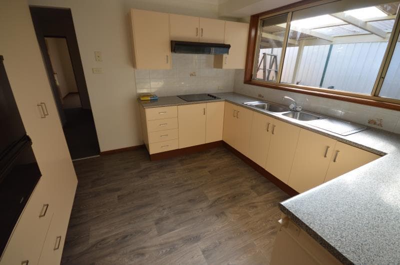 1/2 Guyra Close BELMONT NORTH NSW