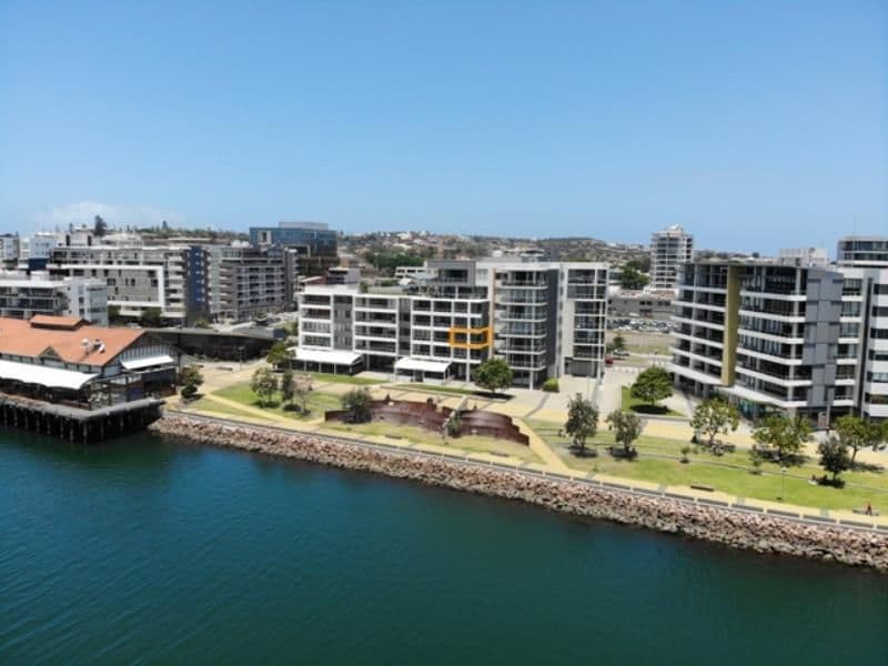202/17 Honeysuckle Drive NEWCASTLE NSW