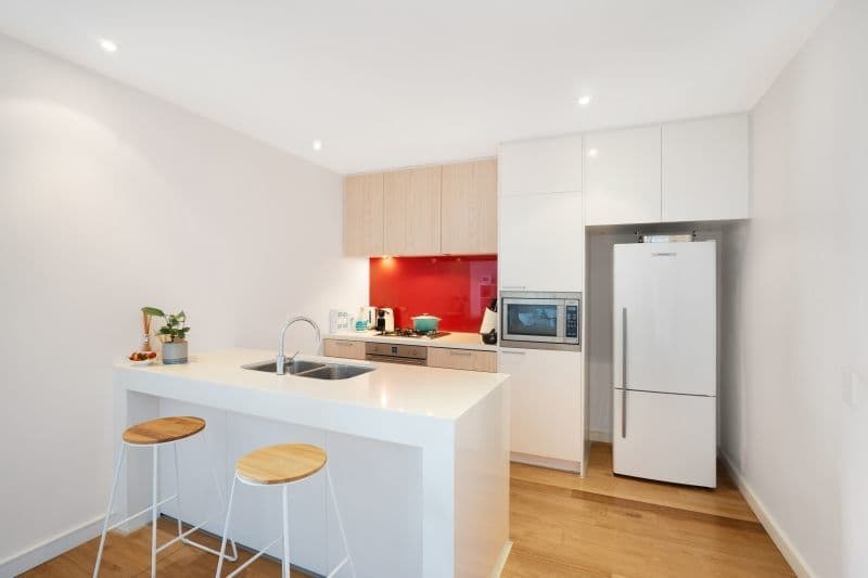 202/17 Honeysuckle Drive NEWCASTLE NSW